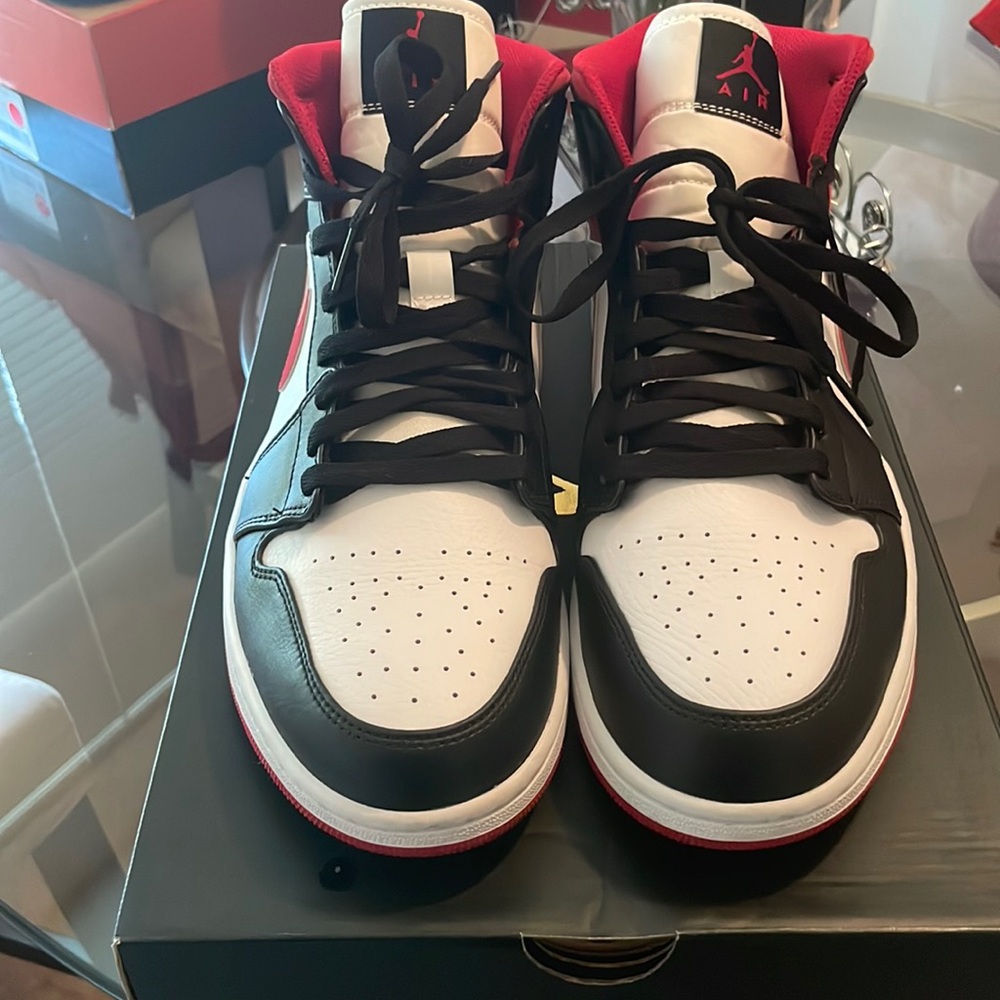 Men jordan 1s